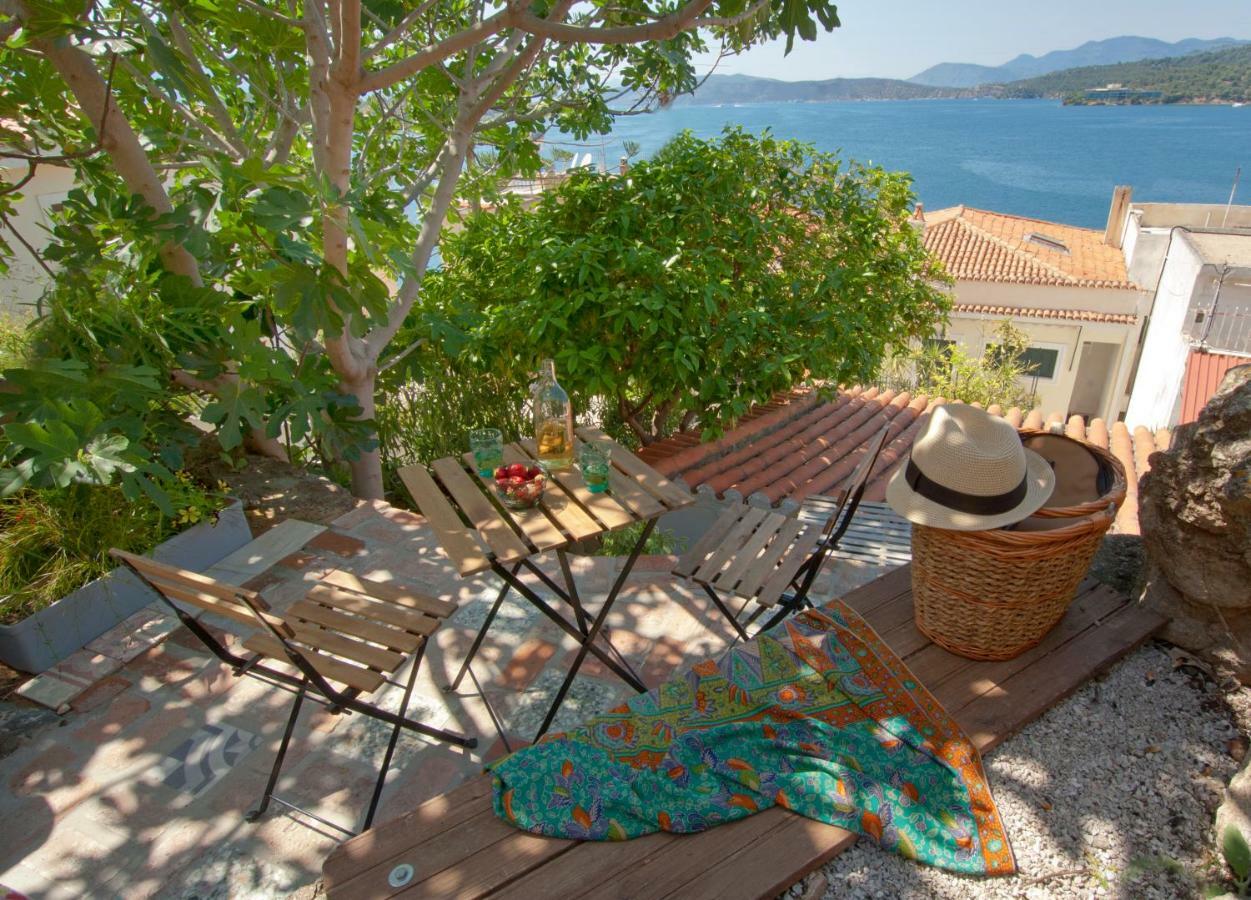Sto Roloi Island Houses Poros Town Exterior photo